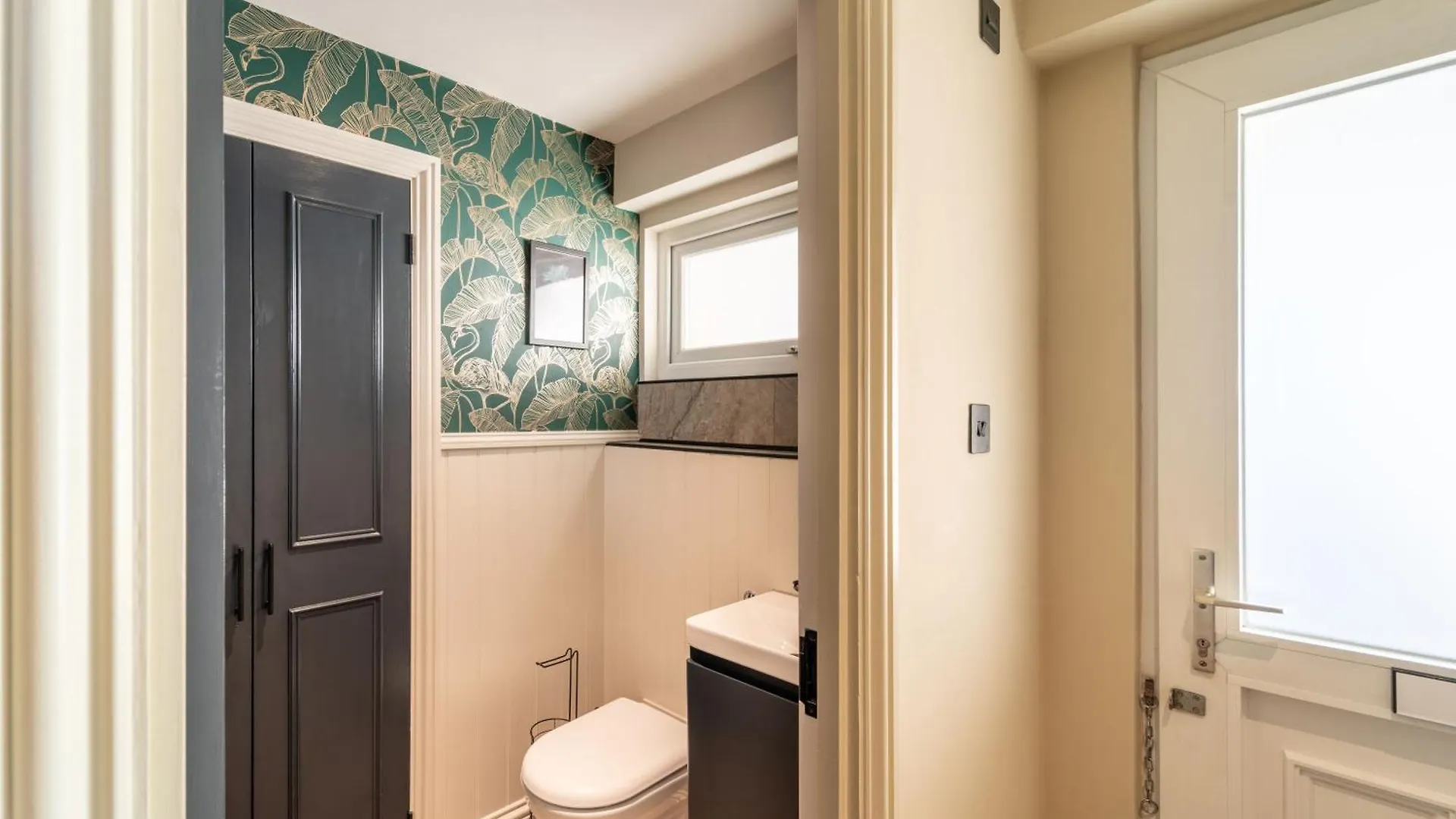Holiday home Spacious Town House Sleeps 8, Bath Road Cheltenham
