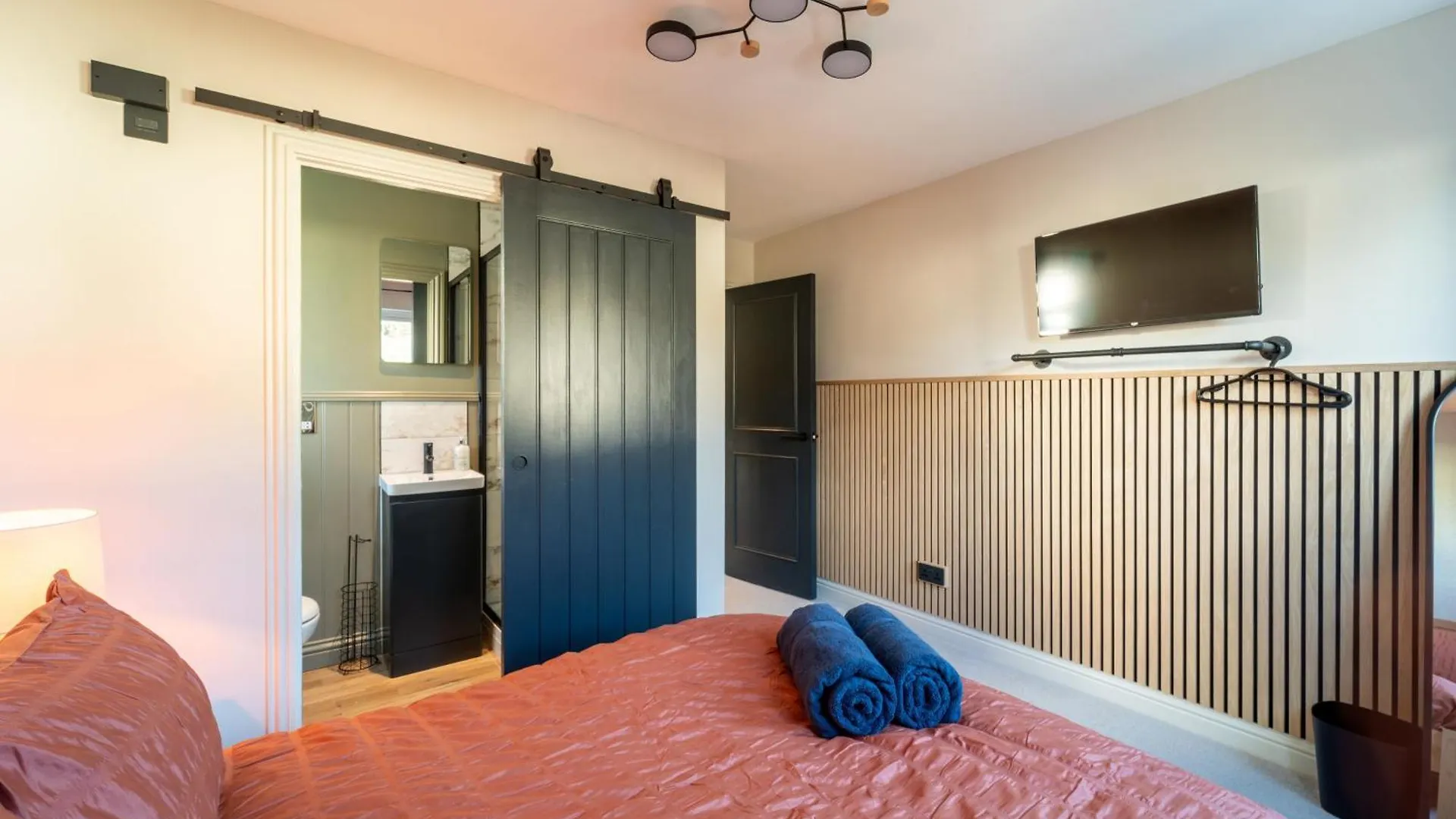 Spacious Town House Sleeps 8, Bath Road Cheltenham United Kingdom