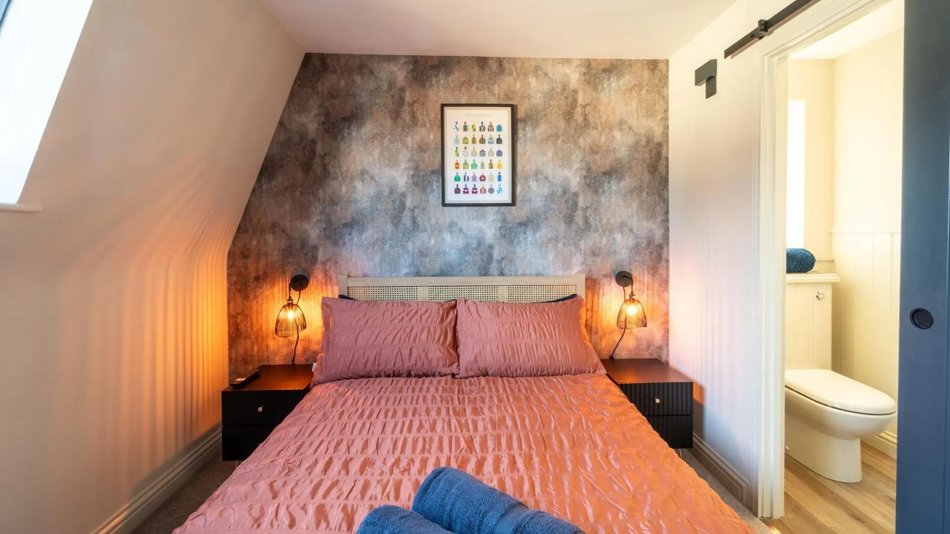 Holiday home Spacious Town House Sleeps 8, Bath Road Cheltenham United Kingdom
