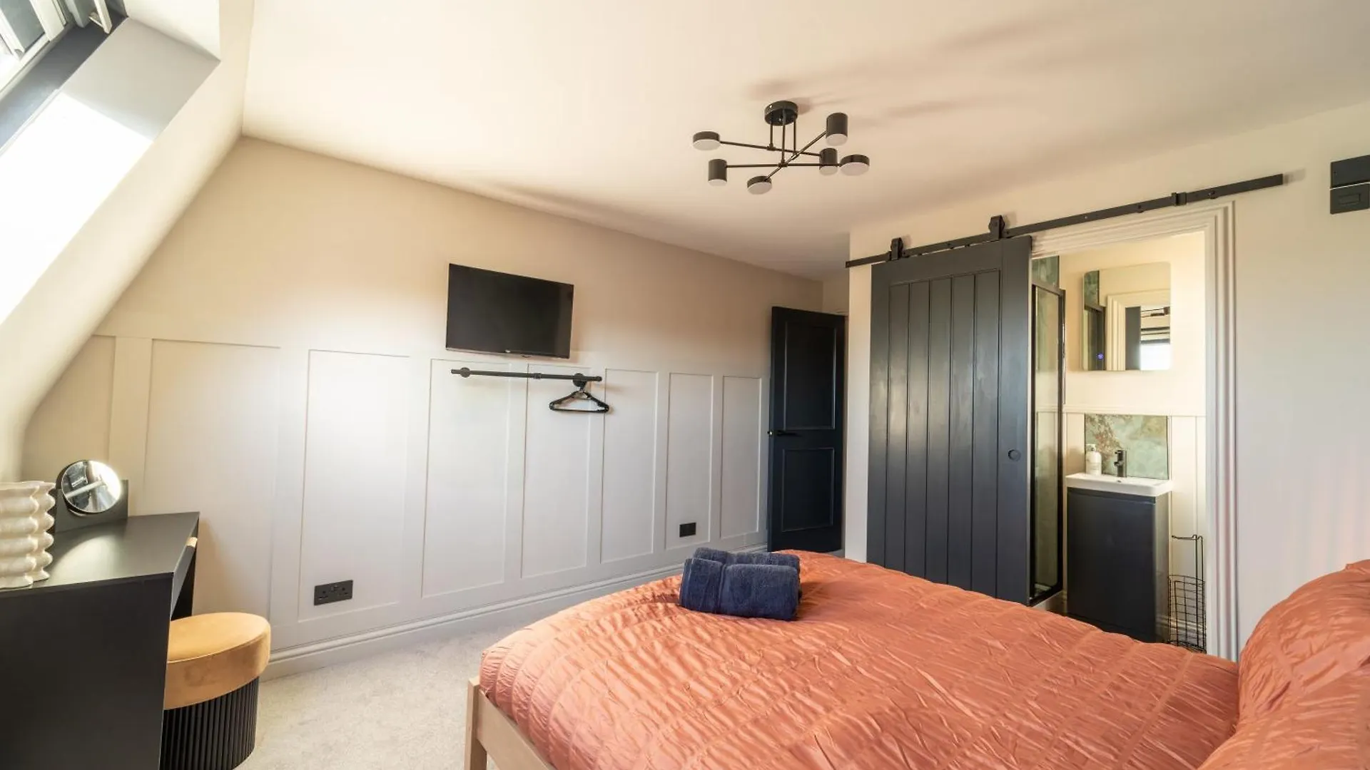 Spacious Town House Sleeps 8, Bath Road Cheltenham