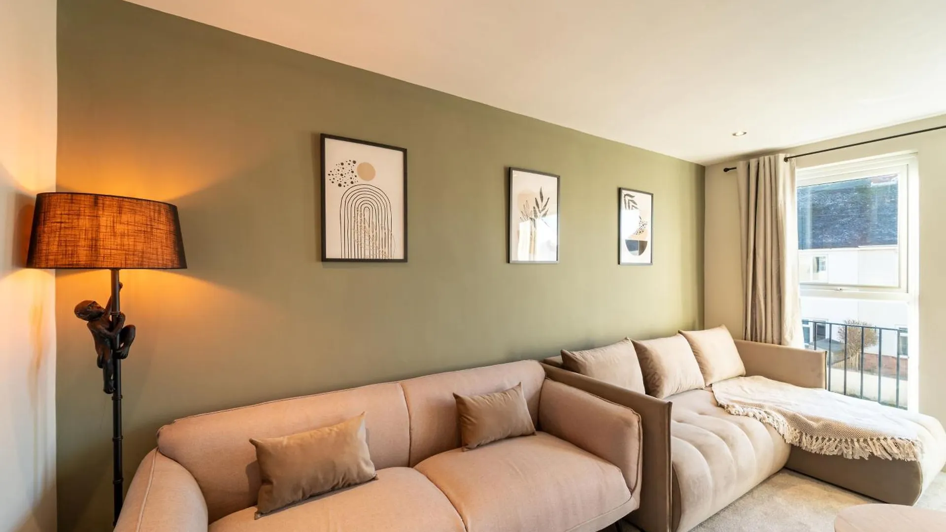 Spacious Town House Sleeps 8, Bath Road Cheltenham Holiday home