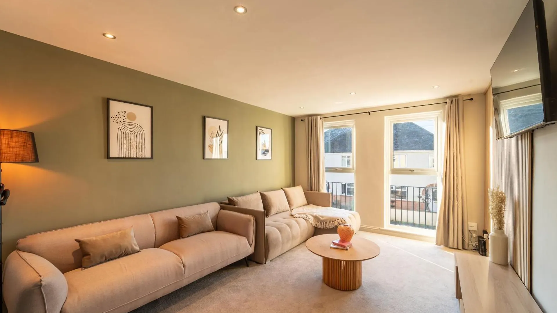 Holiday home Spacious Town House Sleeps 8, Bath Road Cheltenham