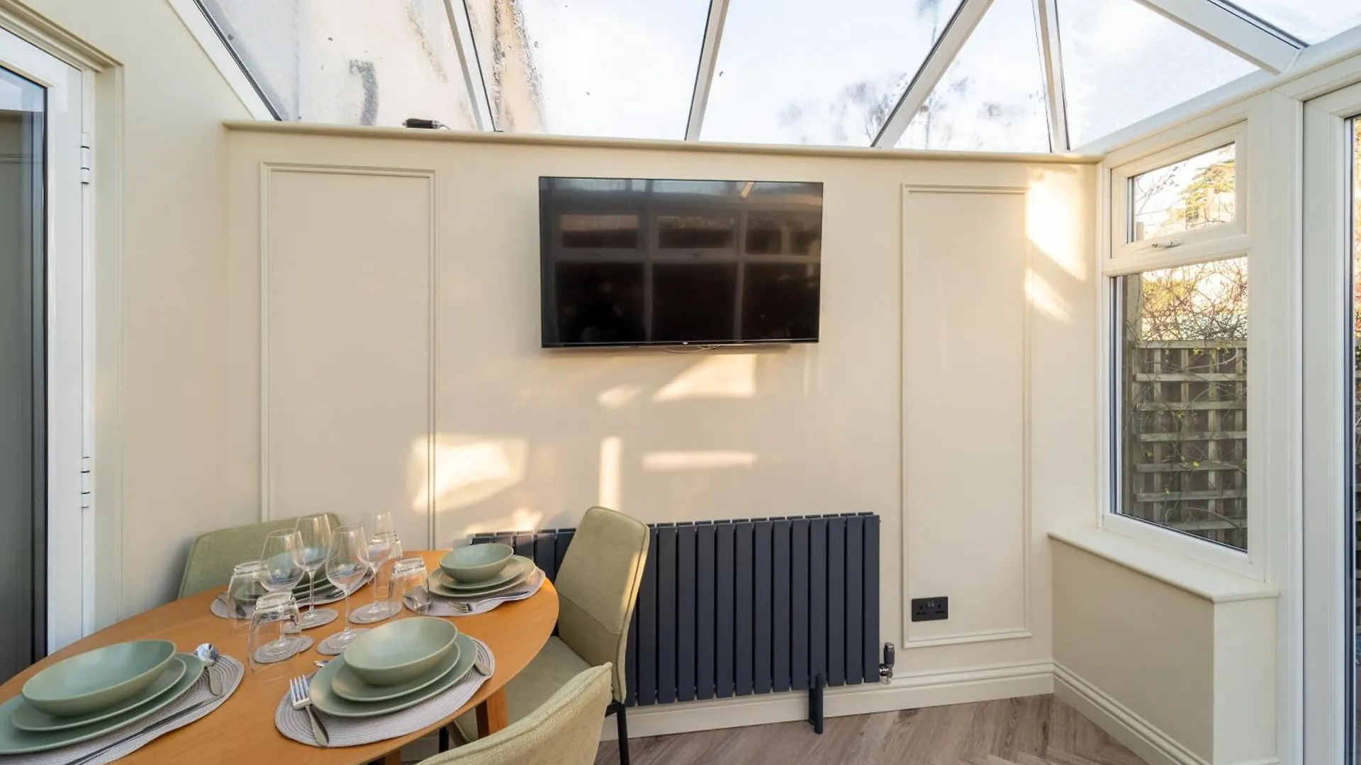 Holiday home Spacious Town House Sleeps 8, Bath Road Cheltenham
