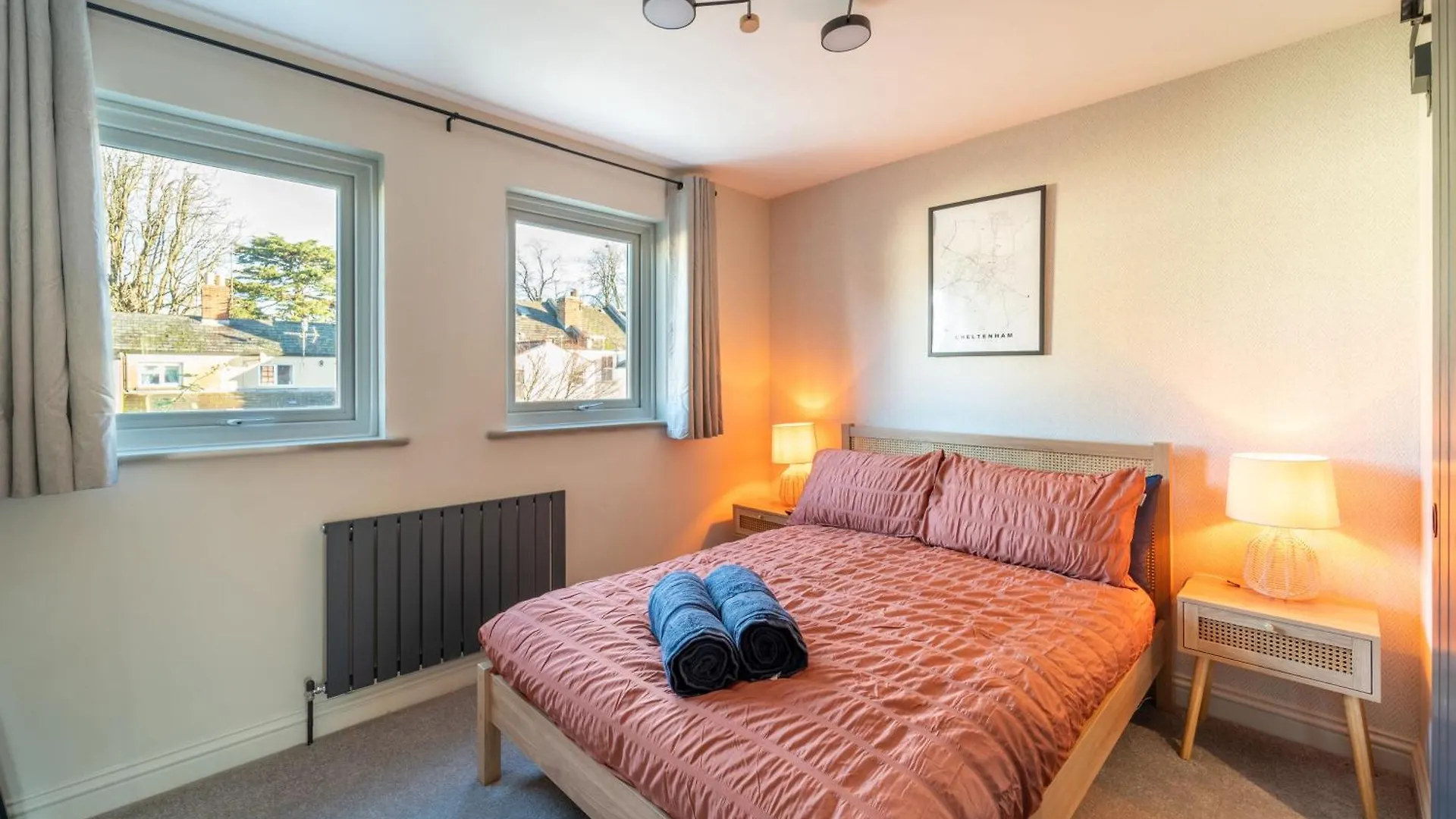 펜션 Spacious Town House Sleeps 8, Bath Road 첼튼엄